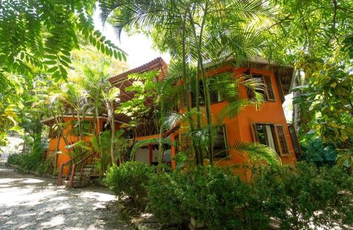Carmen Cabin | Relaxing B&B Ranchos Itaúna with Oceanfront Views
