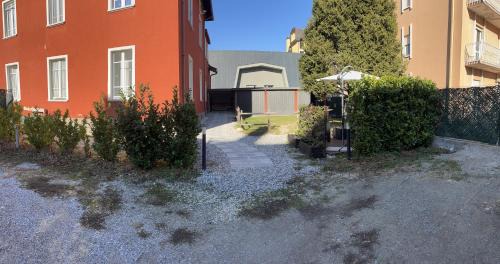 Garlate Bed & Breakfast | Discover B&b Red House: Pet & Child Friendly Retreat