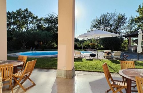 Castel San Pietro Terme Bed & Breakfast | Elegant B&B Red Wine Country House - Pet-Friendly Retreat