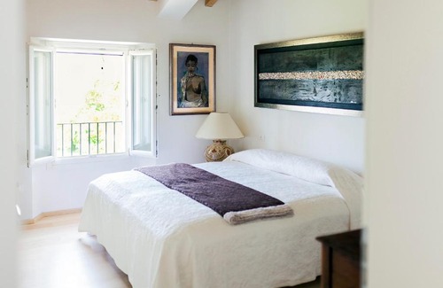 Castel San Pietro Terme Bed & Breakfast | Elegant B&B Red Wine Country House - Pet-Friendly Retreat