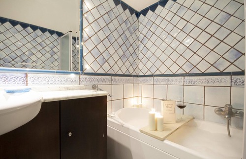 Materdei Apartment | Cozy B B Residenza Malaterra: Accessible Napoli Barocca Stay