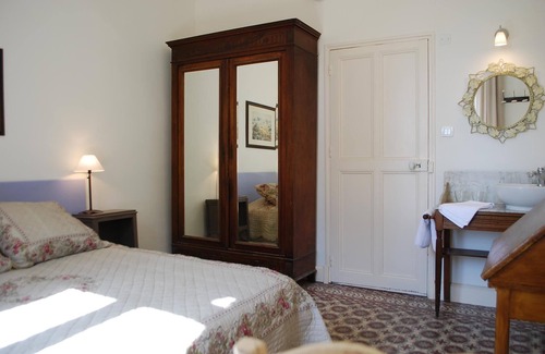 Mazan Bed & Breakfast | Experience B&B Romarin with Pool and Outdoor Kitchen