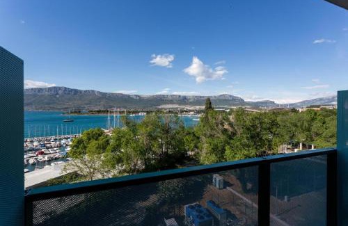 Split Hostel | Cozy Hostel BB: Oceanfront Oasis with Pool & Breakfast
