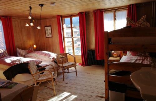 Chateau-d'Oex Bed & Breakfast | Discover B&B Rosaly: Pet-Friendly Retreat with Great Ratings