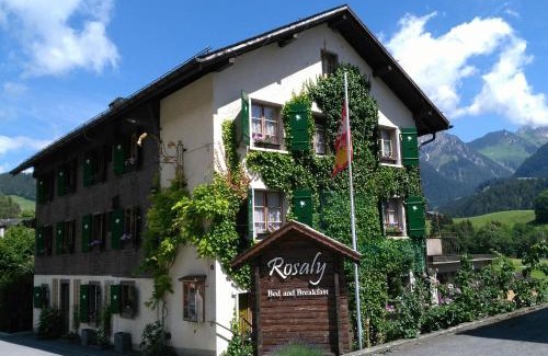 Chateau-d'Oex Bed & Breakfast | Discover B&B Rosaly: Pet-Friendly Retreat with Great Ratings