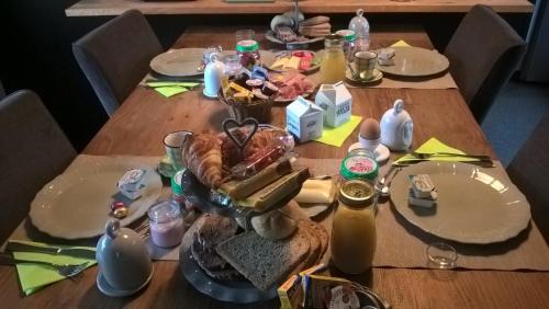 Hamont Bed & Breakfast | Discover B&B Rosteline: Family-Friendly with Pool Access