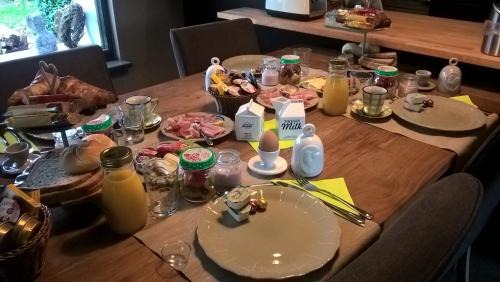 Hamont Bed & Breakfast | Discover B&B Rosteline: Family-Friendly with Pool Access