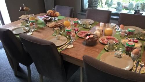 Hamont Bed & Breakfast | Discover B&B Rosteline: Family-Friendly with Pool Access