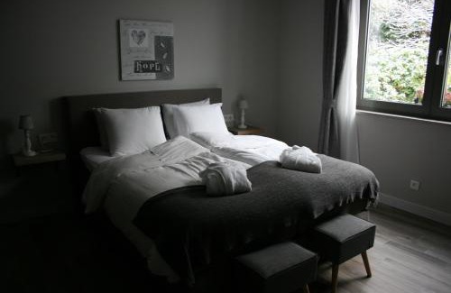 Hamont Bed & Breakfast | Discover B&B Rosteline: Family-Friendly with Pool Access
