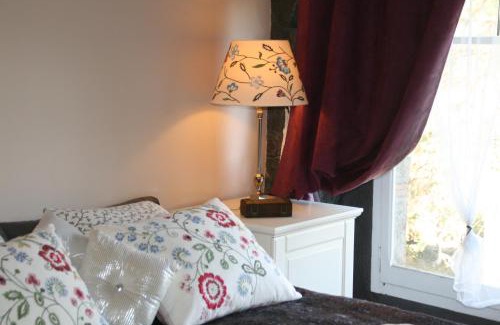 Sallent House | Pet-Friendly Retreat at B&B Sallent - Rated 9.3/10!