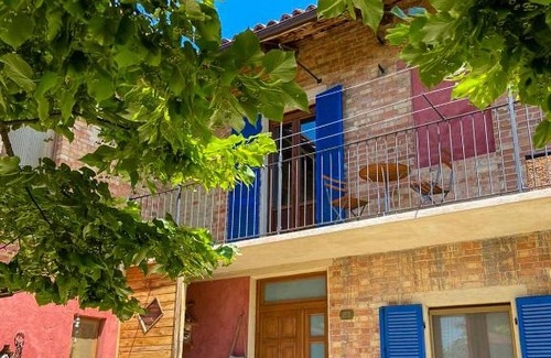 Monforte d'Alba Bed & Breakfast | Relaxing Stay at B&B Sant'Anna 21 with Breakfast Included