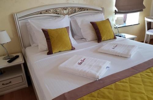 's-Gravenvoeren Bed & Breakfast | Enjoy Breakfast at B&B Secret Garden - 8.9/10 Rated Stay