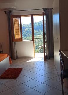 Longi Bed & Breakfast | Experience Comfort at B&B Serena with Breakfast Included