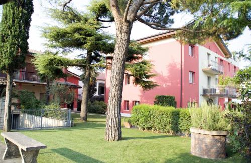 Ovest Bed & Breakfast | Cozy Stay at B&B Silvia with Breakfast & Hot Tub Access