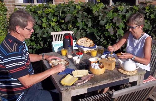 Orvelte Bed & Breakfast | Pet-Friendly B&B Slaoperij with Family Amenities Await