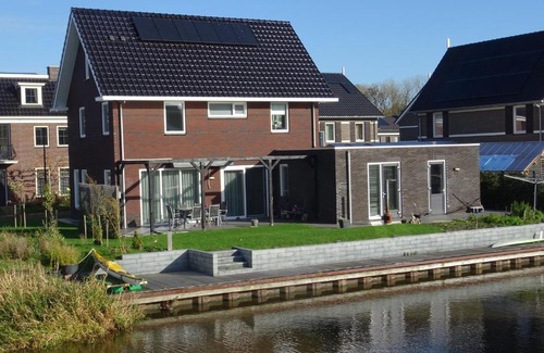 Municipality of Sudwest-Fryslan Bed & Breakfast | Charming B&B Snekerpoort: Family-Friendly with Breakfast
