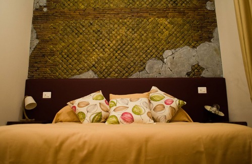 Fuorigrotta Bed & Breakfast | Welcoming B&B Sosta Flegrea: Family-Friendly & Spa Amenities