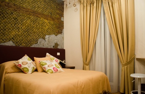 Fuorigrotta Bed & Breakfast | Welcoming B&B Sosta Flegrea: Family-Friendly & Spa Amenities