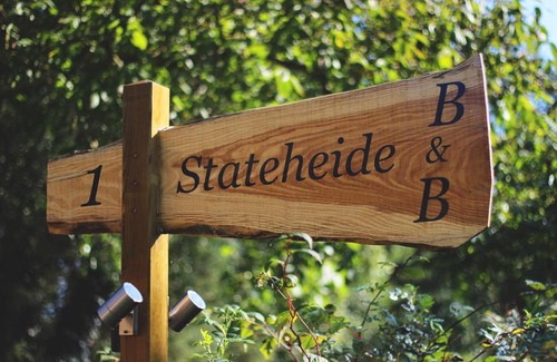Noardburgum Bed & Breakfast | Discover B&B Stateheide: Pet-Friendly Retreat with Hot Tub