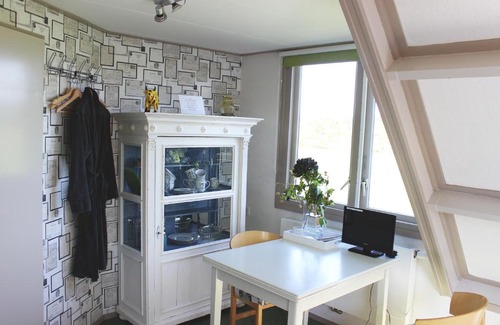 Noardburgum Bed & Breakfast | Discover B&B Stateheide: Pet-Friendly Retreat with Hot Tub