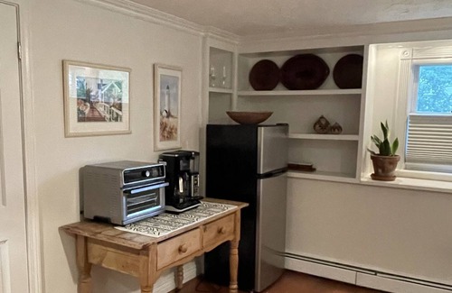 Beverly House | Cozy B&B Style Room with Ocean View near Salem