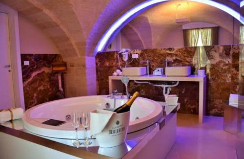 Gravina in Puglia Bed & Breakfast | Relax at B&B Sul Ponte: 4-Star Retreat with Hot Tub