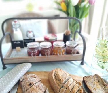 Kwaadmechelen Bed & Breakfast | Guest Rated 10/10: B&B 't klein GELUK with Pool Access