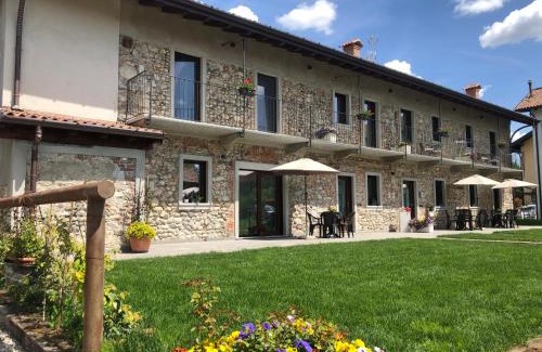 Sesto Calende Bed & Breakfast | Pet-Friendly Retreat at B&B Tenuta Legnate, Rated 9.5/10
