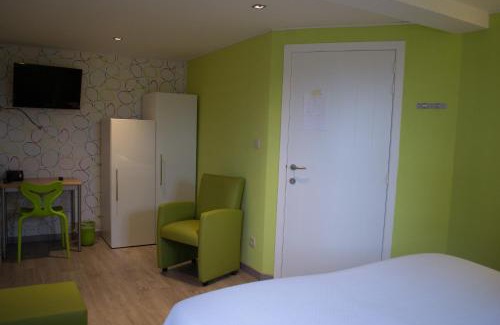 Moorsele Bed & Breakfast | Inviting B&B Ter Gracht: Hot Tub & Family-Friendly Stay