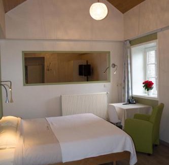 Moorsele Bed & Breakfast | Inviting B&B Ter Gracht: Hot Tub & Family-Friendly Stay