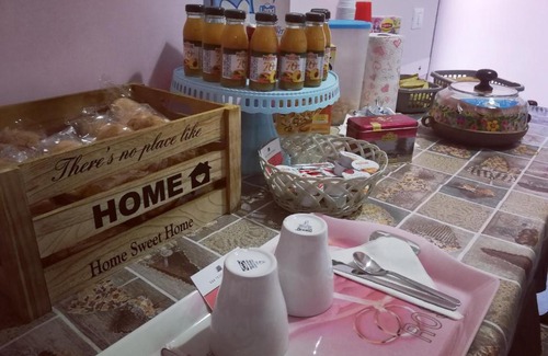 Zona XV Torre Maura Bed & Breakfast | Cozy B&b Tesori di Roma: Pet-Friendly & Family-Welcoming