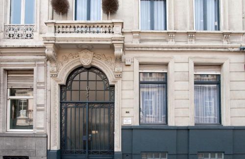 Statiekwartier Bed & Breakfast | Elegance Awaits at B&B The Baron – Rated 9/10 by Guests