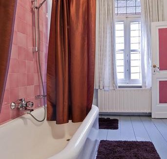Statiekwartier Bed & Breakfast | Elegance Awaits at B&B The Baron – Rated 9/10 by Guests