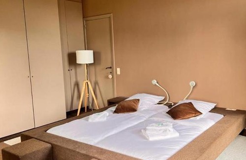 Wielsbeke Bed & Breakfast | Cozy B&B The White House: Child-Friendly Stay with Breakfast