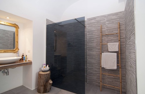 Roman Quarter Bed & Breakfast | Stylish B&B Torino Très Chic: Rated 9.6, Breakfast Included