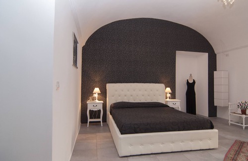 Roman Quarter Bed & Breakfast | Stylish B&B Torino Très Chic: Rated 9.6, Breakfast Included