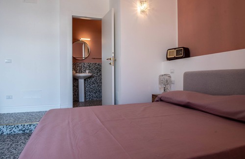 Isola del Borgo Antico Bed & Breakfast | Cozy B&B U'Panare: Oceanfront Retreat in Taranto's Heart