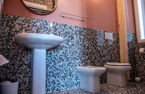 Isola del Borgo Antico Bed & Breakfast | Cozy B&B U'Panare: Oceanfront Retreat in Taranto's Heart