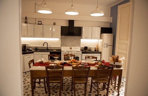 Isola del Borgo Antico Bed & Breakfast | Cozy B&B U'Panare in Historic Taranto with Spa & Breakfast