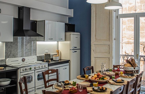 Isola del Borgo Antico Bed & Breakfast | Cozy B&B U'Panare in Historic Taranto with Spa & Breakfast