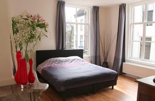 Utrecht City Center Bed & Breakfast | Elegant Stay at B&B Utrecht Domkwartier: Pet Friendly & Breakfast