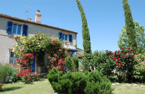 Monterubbiano House | Stunning B&B Vento di Rose: Oceanfront, Hot Tub & 9.8 Rating