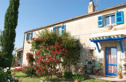 Monterubbiano House | Stunning B&B Vento di Rose: Oceanfront, Hot Tub & 9.8 Rating