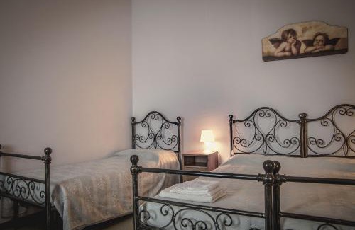 Santa Croce Bed & Breakfast | Cozy B&B Villa al Lago: Pet-Friendly with Great Amenities