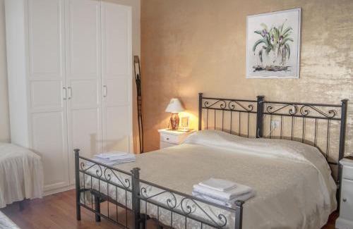 Santa Croce Bed & Breakfast | Cozy B&B Villa al Lago: Pet-Friendly with Great Amenities