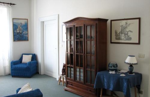 Santa Croce Bed & Breakfast | Cozy B&B Villa al Lago: Pet-Friendly with Great Amenities