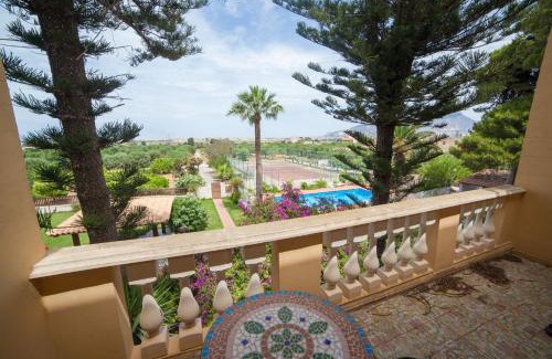 Paceco Bed & Breakfast | Tranquil B&B Villa Amodeo with Pool and Family-Friendly Perks