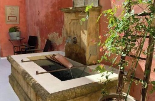 La Roque-d'Antheron Apartment | Discover B&B Villa des Muses in Picturesque Provence