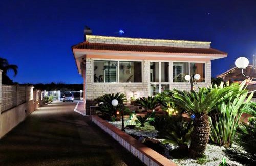 Conversano Bed & Breakfast | Villa Daisy: Oceanfront Retreat with Hot Tub & Pet Friendly