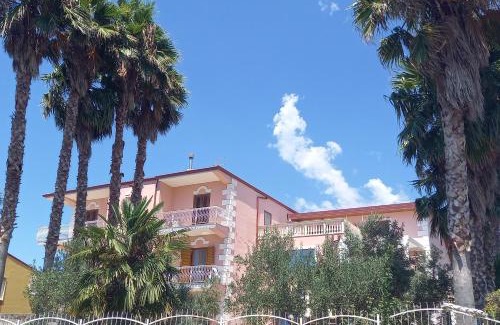 Gizzeria Bed & Breakfast | Top-Rated B&B Villa del Sole with Family-Friendly Amenities